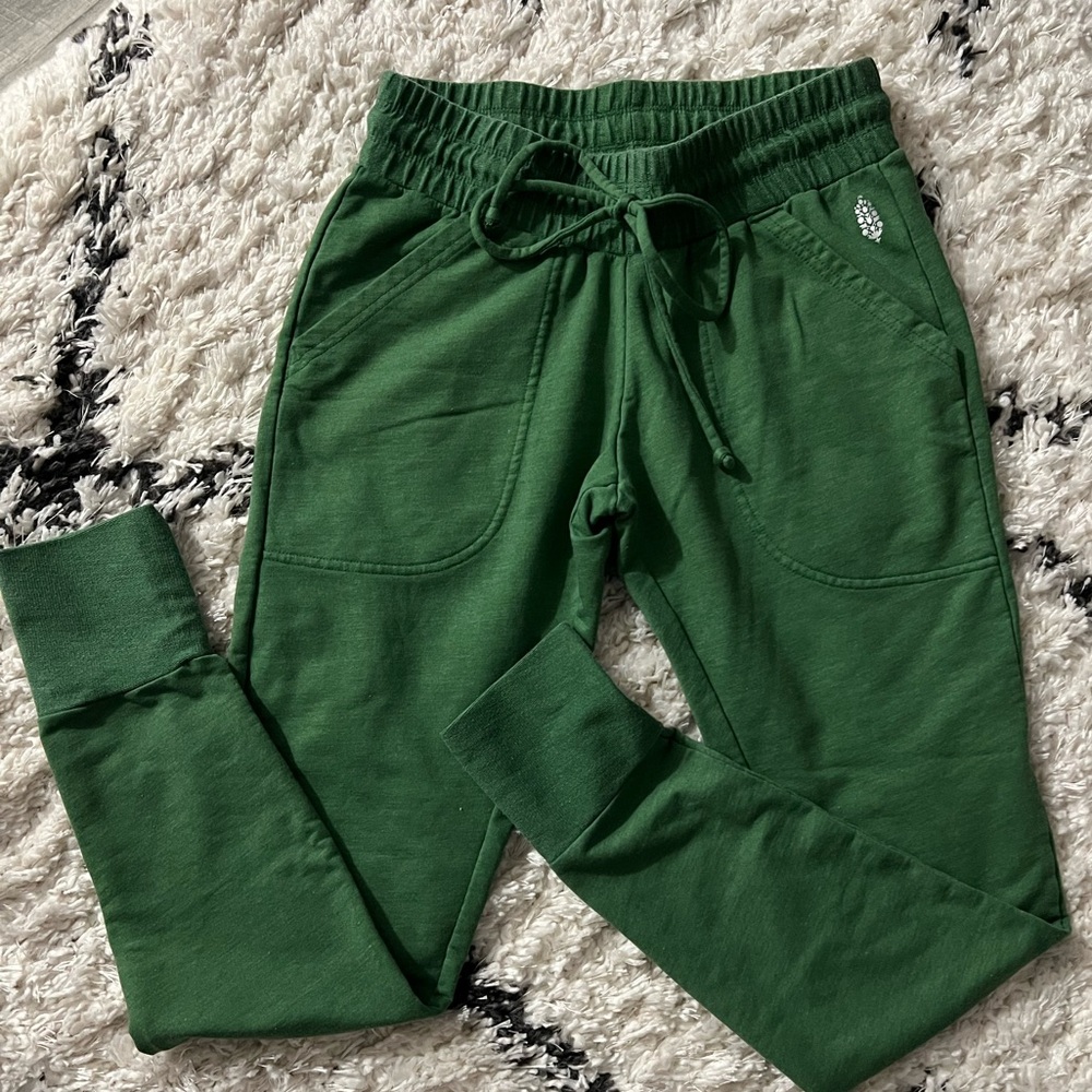 *NWOT* FREE PEOPLE MOVEMENT SUNNY SKINNY SWEATPANTS